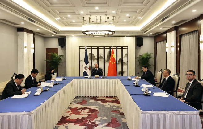 盈峰環(huán)境“助力”多米尼加清運(yùn)垃圾，毛偉明省長出席線上交接儀式